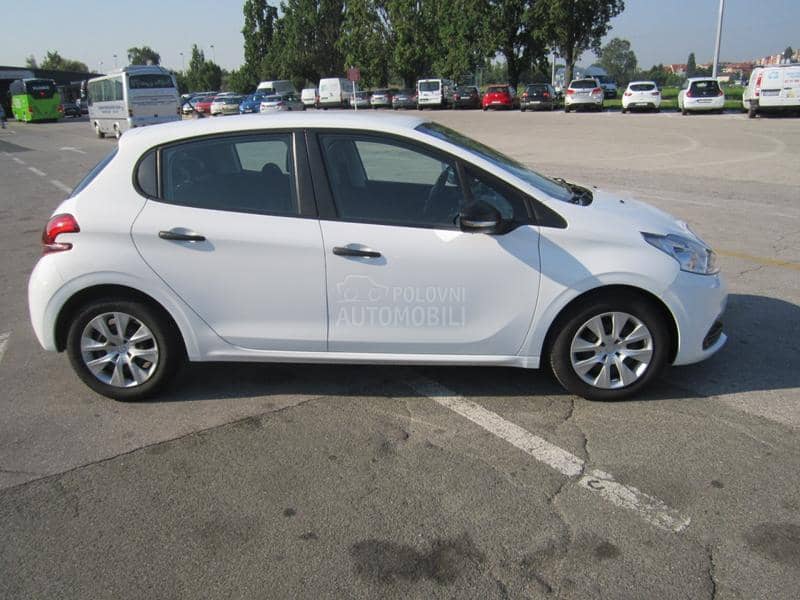 Peugeot 208 -  kompletan auto u delovima