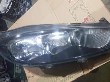 desni far za Ford Fiesta od 2013. do 2017. god.