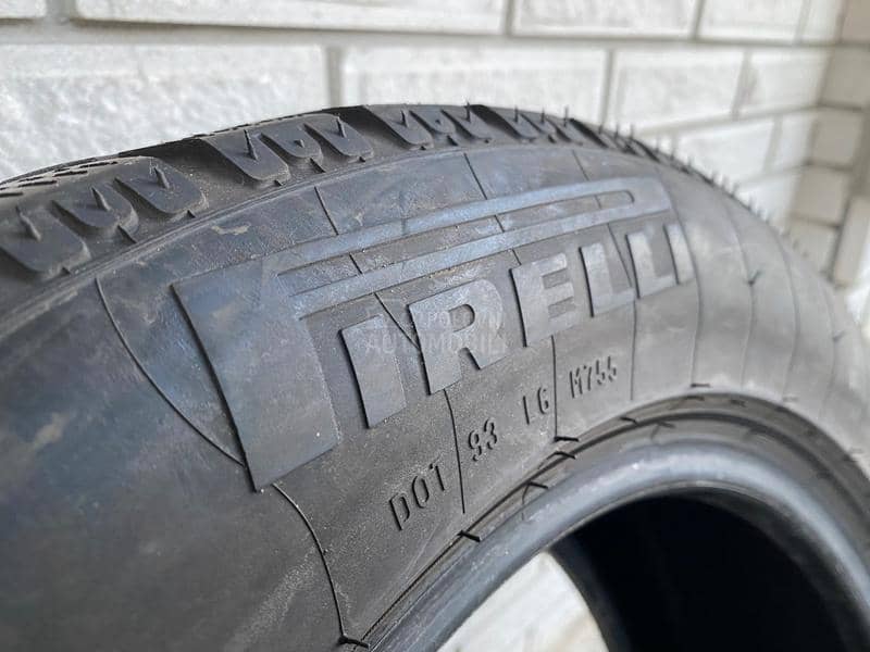 Pirelli 215/60 R17 Zimska