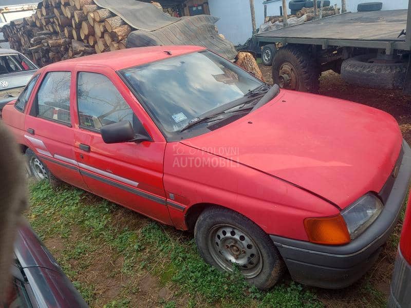 Ford Escort -  kompletan auto u delovima