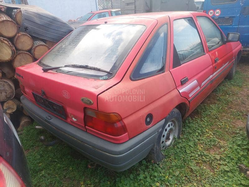Ford Escort -  kompletan auto u delovima