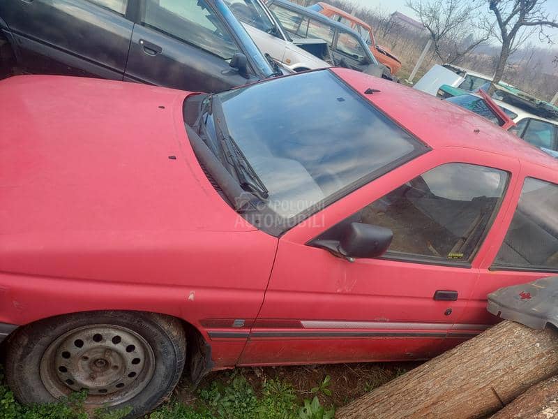 Ford Escort -  kompletan auto u delovima