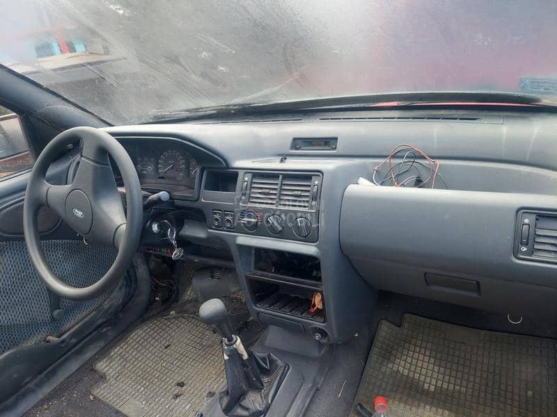 Ford Escort -  kompletan auto u delovima