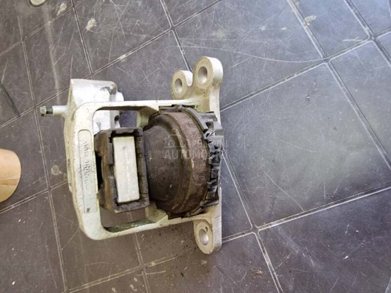 nosač motora 1,6 dci