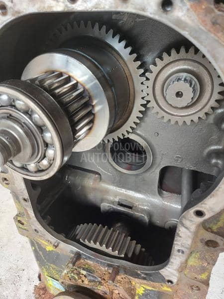 menjač Clark za greder MG-145