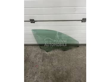 Prednje desno staklo za Audi A3 od 2013. do 2018. god.