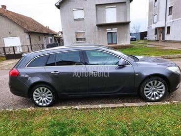 Opel Insignia 2,0 2010. god. -  kompletan auto u delovima