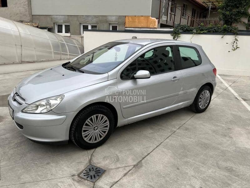 Auto staklo (šoferšajbna, proz