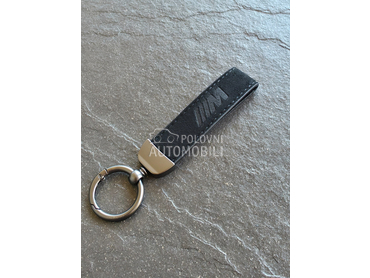 Privezak M prevrnuta koza NOVO za BMW Ostalo