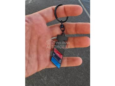 Privezak M metal crni NOVO za BMW Ostalo