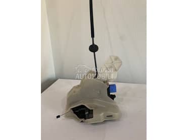 Centralna  brava za Volkswagen Golf 6 od 2008. do 2013. god.