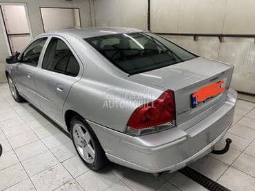 Zadnji branik za Volvo S60 od 2000. do 2009. god.