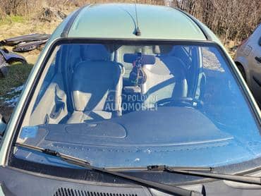 Sofersajbna vetrobransko stakl za Renault Scenic od 1998. do 2002. god.