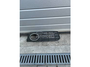 Desna resetka oko maglenke za Audi A4 od 2007. do 2012. god.