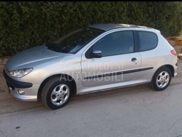 LEVO KRILO-BLATOBRAN za Peugeot 206
