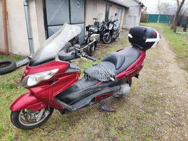 Burgman 400 sa slike u delovim