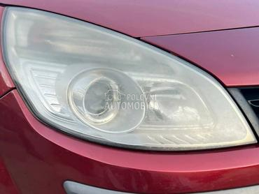 Far desni za Renault Scenic od 2006. do 2009. god.