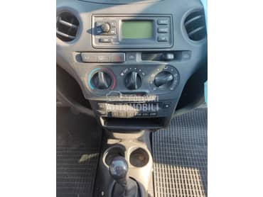 Centralna sredisnja konzola za Toyota Yaris od 1999. do 2005. god.