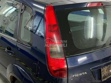 Stop svetlo levo za Ford Fiesta od 2002. do 2005. god.