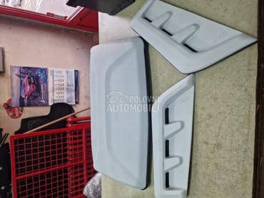 Usmerivac vazduha na haubi za Lada Niva