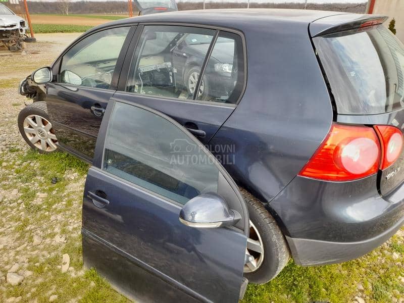 Volkswagen Golf 5 -  kompletan auto u delovima