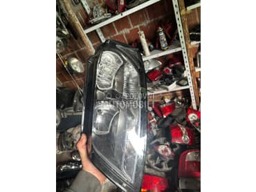 Far levi zdrav samo drzaci pol za Audi A3 od 2009. do 2012. god.