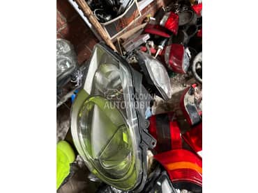 Far levi i desni za Volkswagen Polo od 2004. do 2009. god.