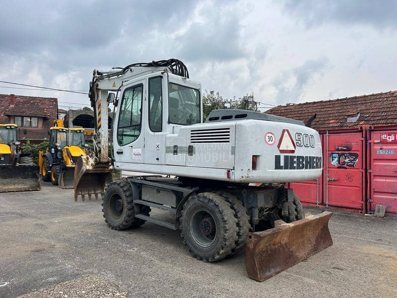 Liebherr A900C