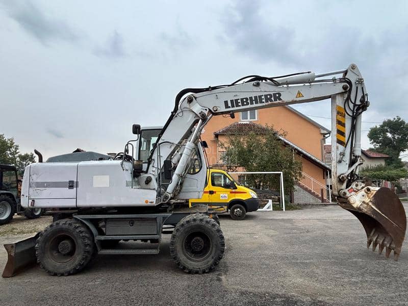 Liebherr A900C