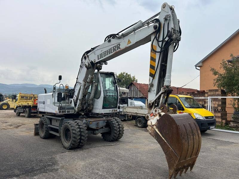 Liebherr A900C