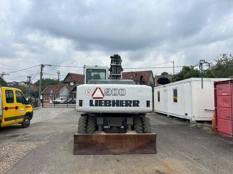 Liebherr A900C
