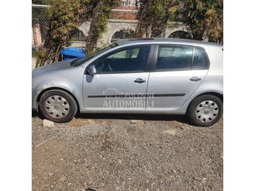 Volkswagen Golf 5 2004. god. -  kompletan auto u delovima