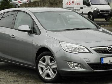 Opel Astra J -  kompletan auto u delovima