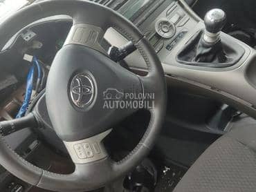 Enterijer plastike maske za Toyota Auris od 2006. do 2011. god.