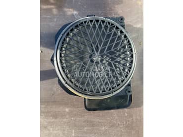 Zvucnik u gepeku za Audi A6