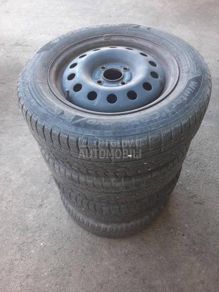 Ford Focus 2002. god. -  kompletan auto u delovima