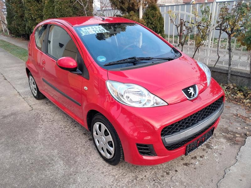 Peugeot 107 1,0 kli ima