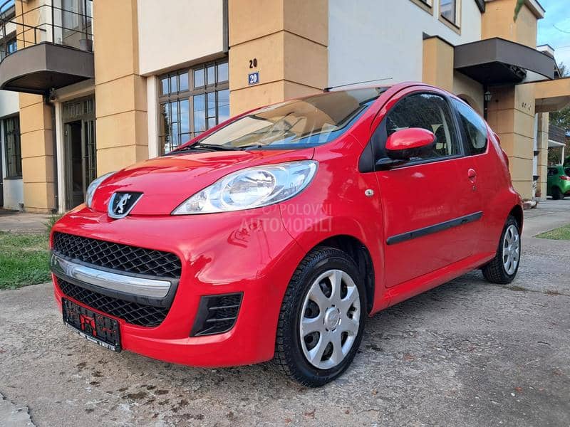 Peugeot 107 1,0 kli ima