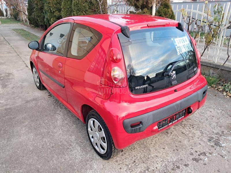 Peugeot 107 1,0 kli ima