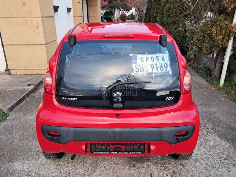 Peugeot 107 1,0 kli ima