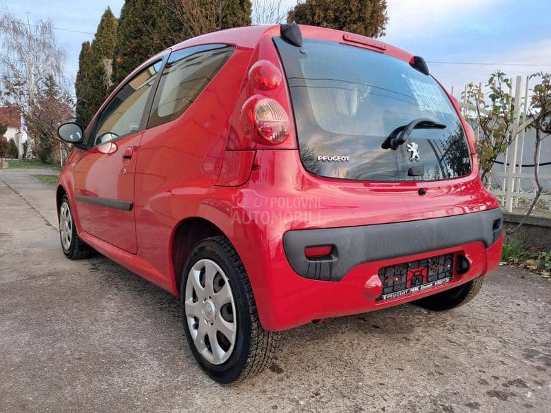 Peugeot 107 1,0 kli ima