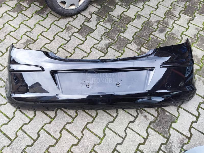 Zadnji branik  4 vrata