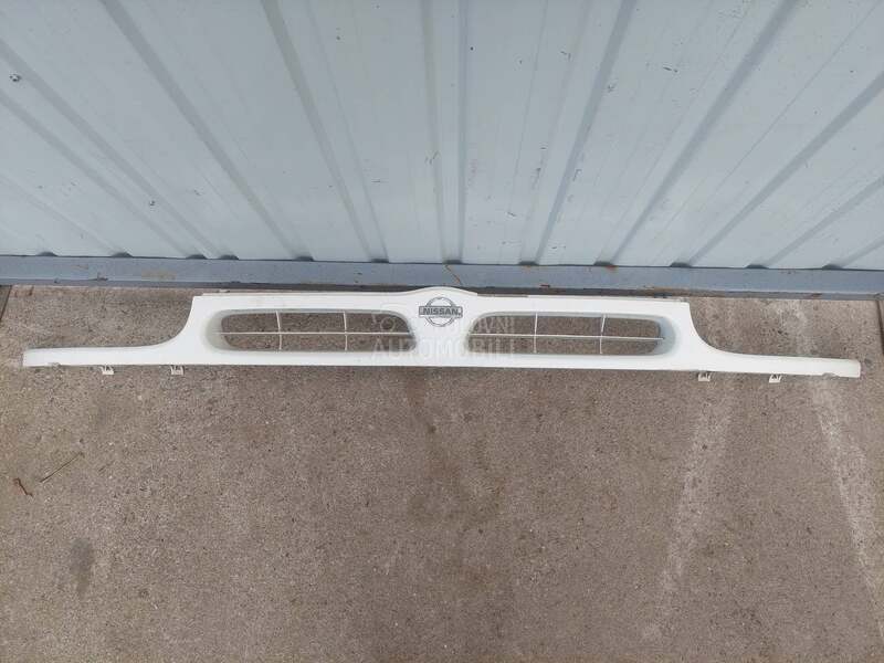maska nissan serena