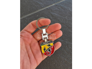 Privezak Abarth metal NOVO za Fiat Ostalo
