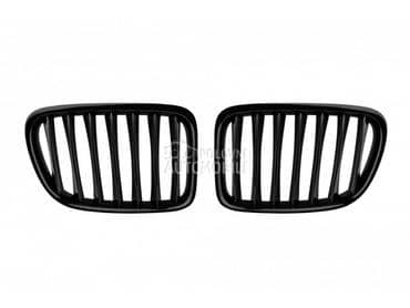 Bubrezi crni lak E84 za BMW X1 od 2009. do 2015. god.