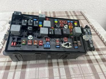 Kutija osiguraca za Opel Insignia od 2009. do 2013. god.