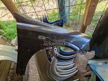 Desno krilo crna boja za Opel Astra G