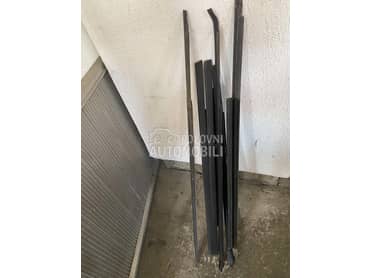 Lajsne na vratima do prozora za Audi Q5 od 2008. do 2016. god.