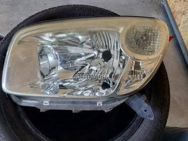 Levi far ORIGINALAN za Toyota RAV 4 od 2003. do 2006. god.