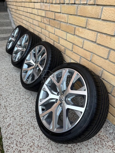 Continental 215/40 R17 Letnja